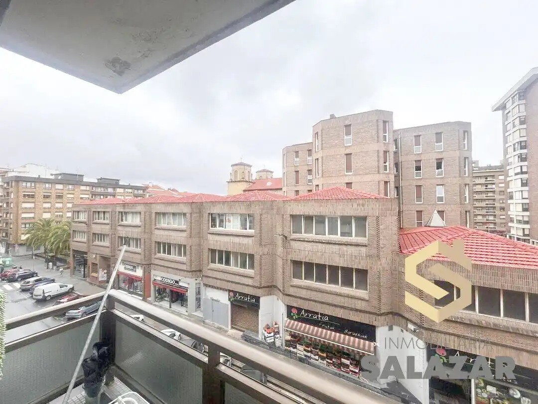 Vista exterior de Apartament de lloguer en Bilbao  amb Calefacció i Balcó