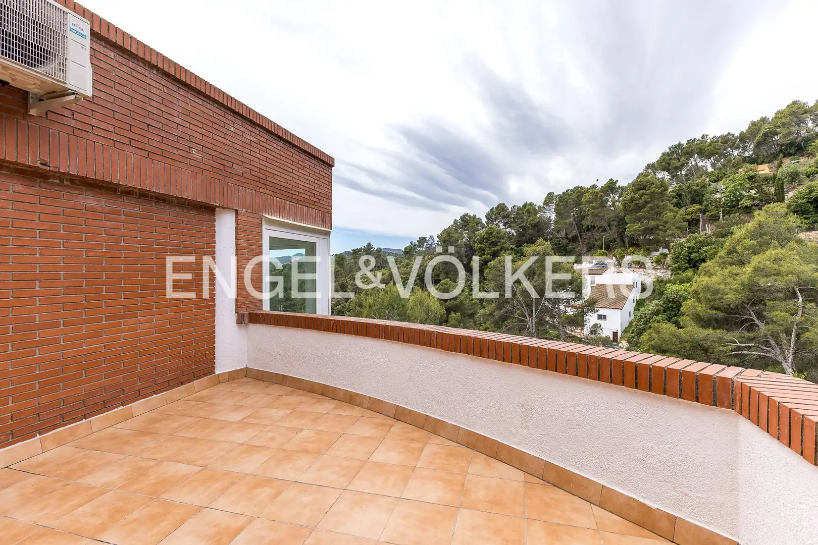 Terraza de Casa o chalet de alquiler en Corbera de Llobregat con Aire acondicionado, Calefacción y Jardín privado