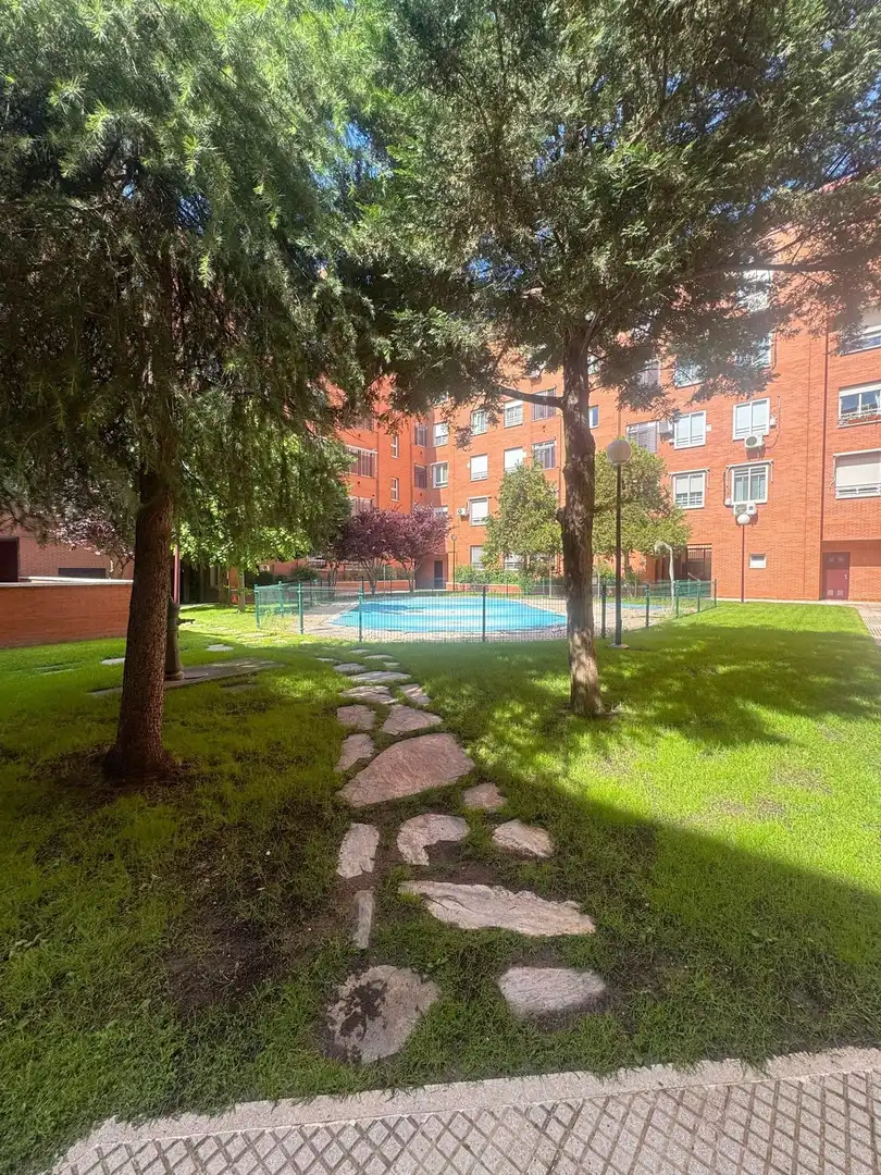 Außenansicht von Wohnung zum Verkauf in Madrid mit Klimaanlage, Heizung und Terrasse
