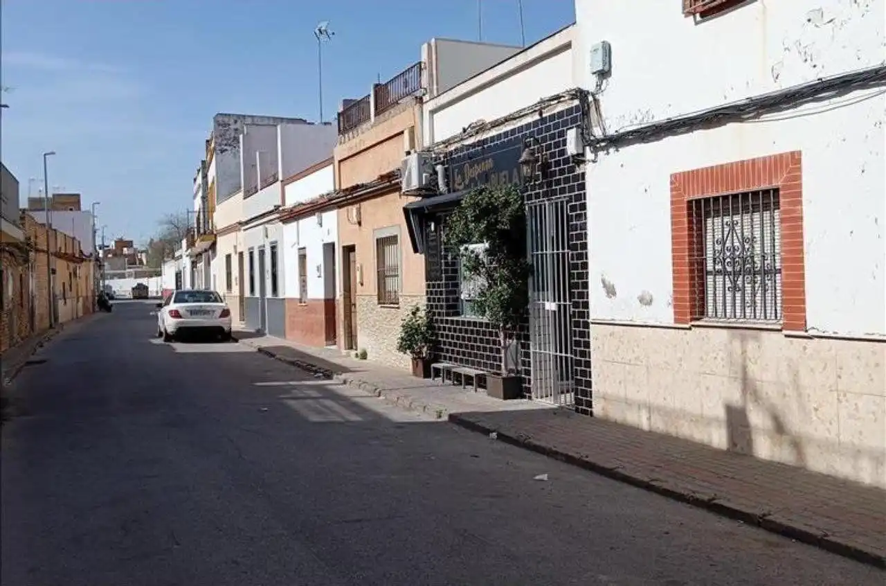 Vista exterior de Casa adosada en venda en Coria del Río