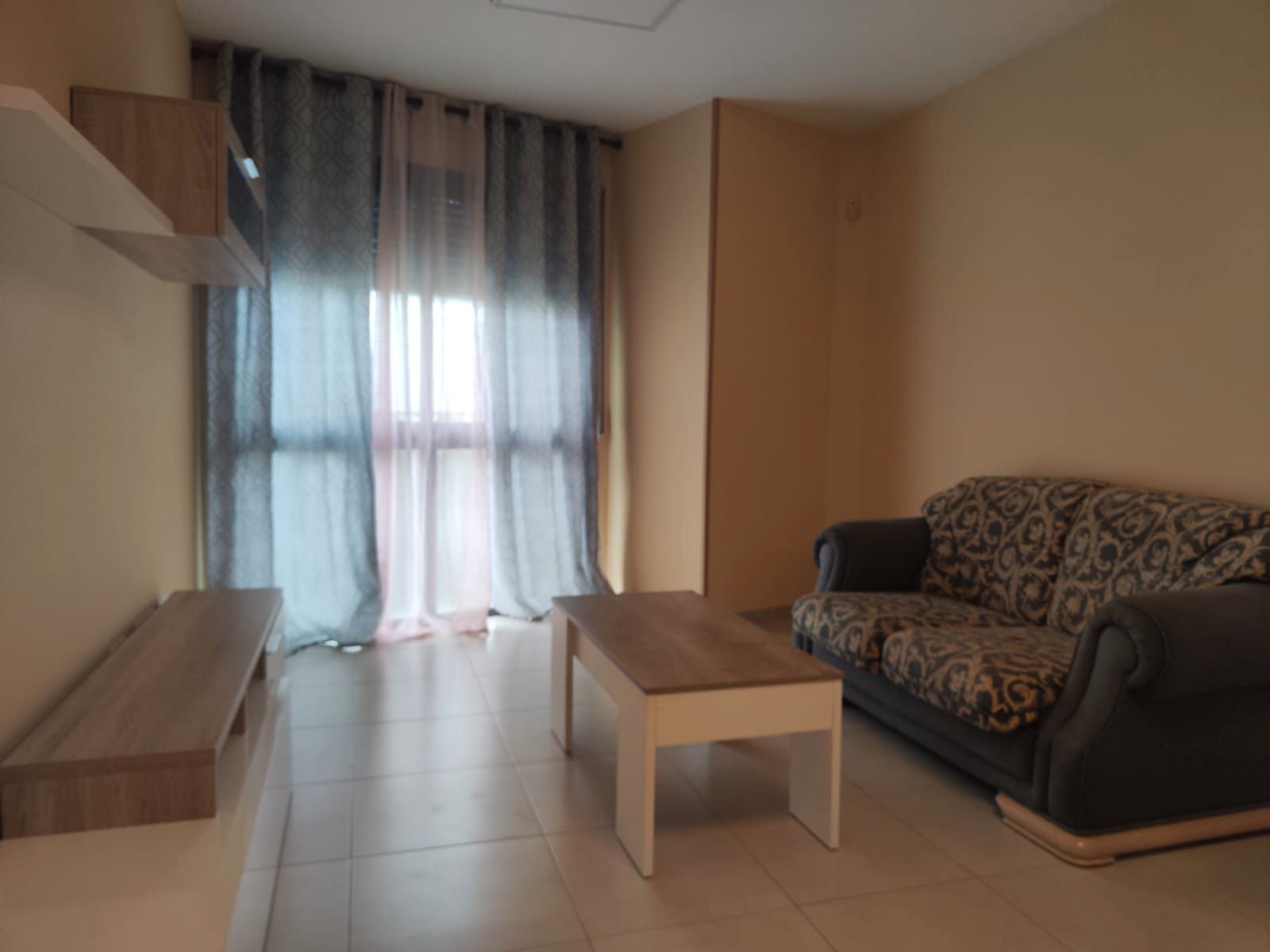 Sala de estar de Piso de alquiler en Deltebre con Aire acondicionado, Amueblado y Horno