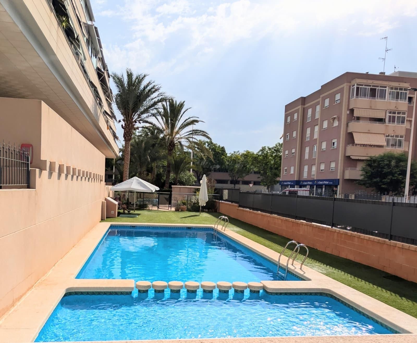 Piscina de Pis de lloguer en Elche / Elx amb Aire condicionat, Terrassa i Balcó