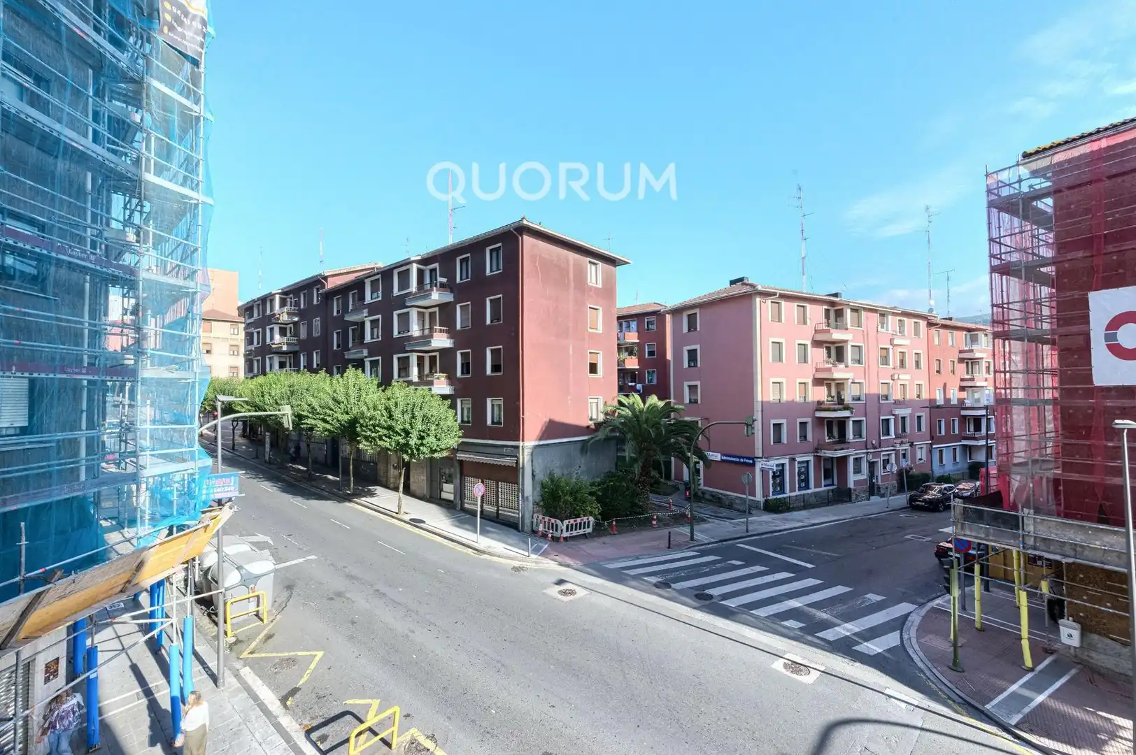 Außenansicht von Wohnung zum Verkauf in Basauri  mit Heizung und Balkon