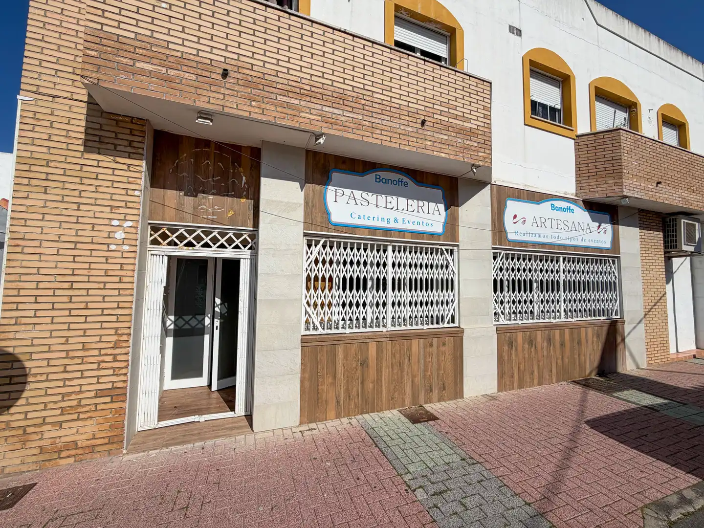 Vista exterior de Local en venta en Los Barrios con Aire acondicionado