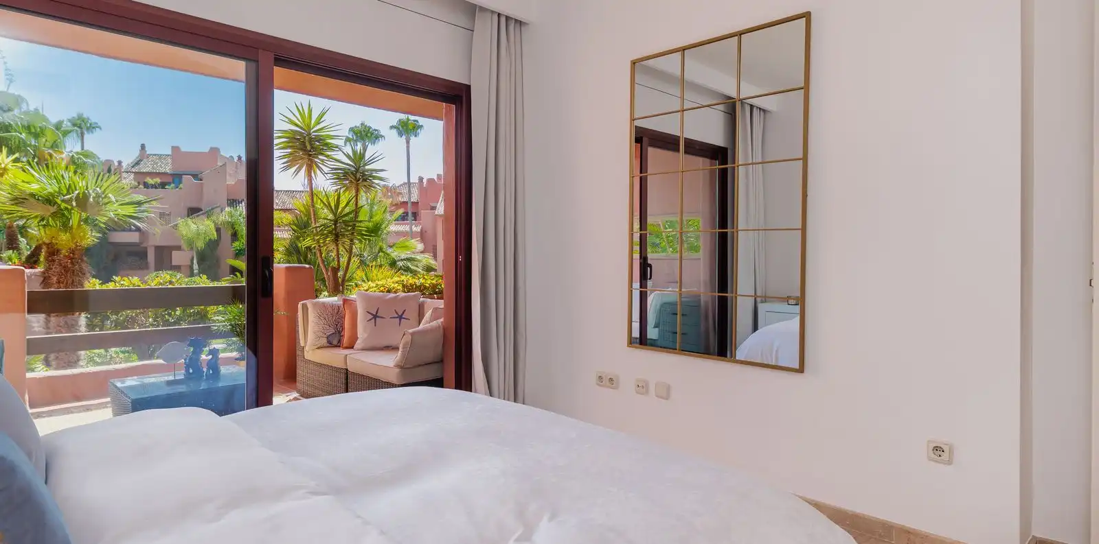 Apartamento con piscina en venta en Estepona Pueblo, imagen 24