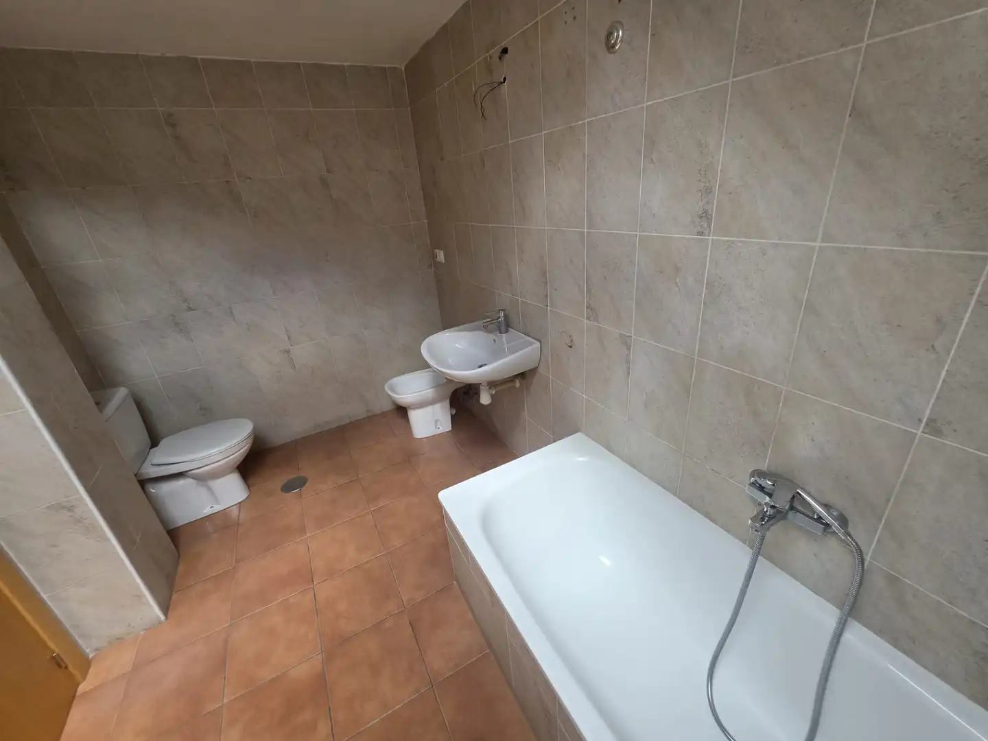 Badezimmer von Dachboden zur Miete in Xàtiva mit Terrasse und Abstellraum