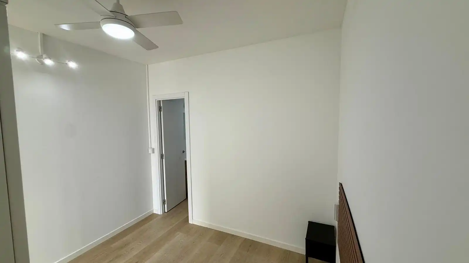 Gewerbefläche zum Verkauf in Col.legis Nous, imagen 9