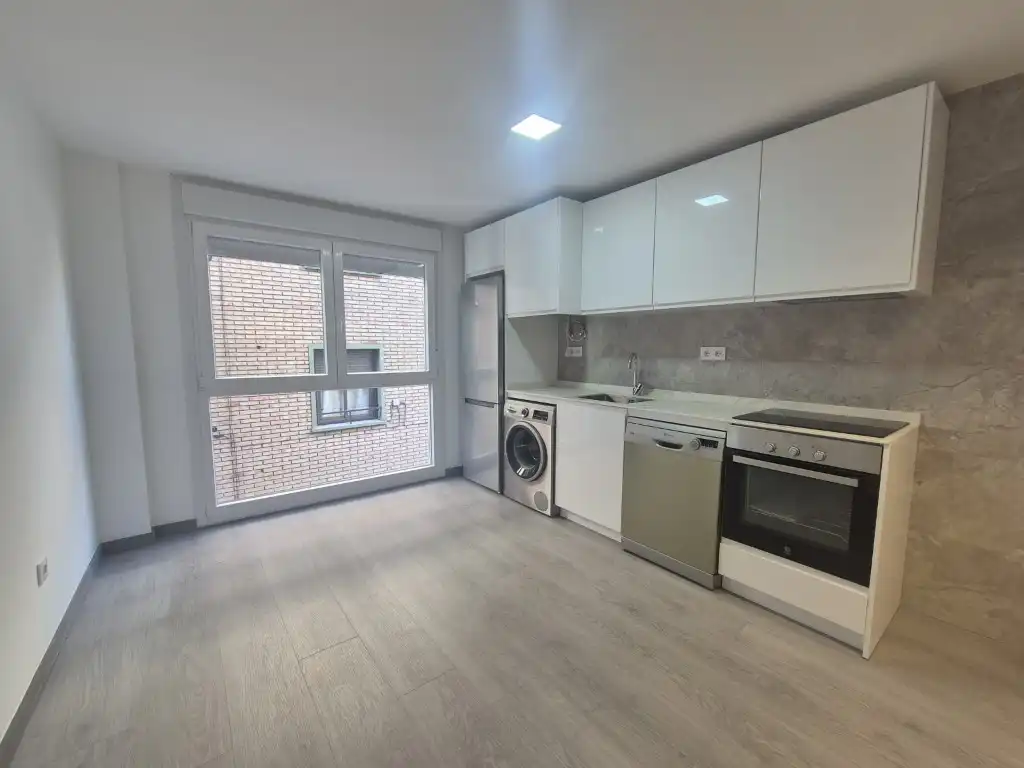 Kitchen of Flat for sale in Zaragoza  with Air Conditioner, Oven and Washing machine