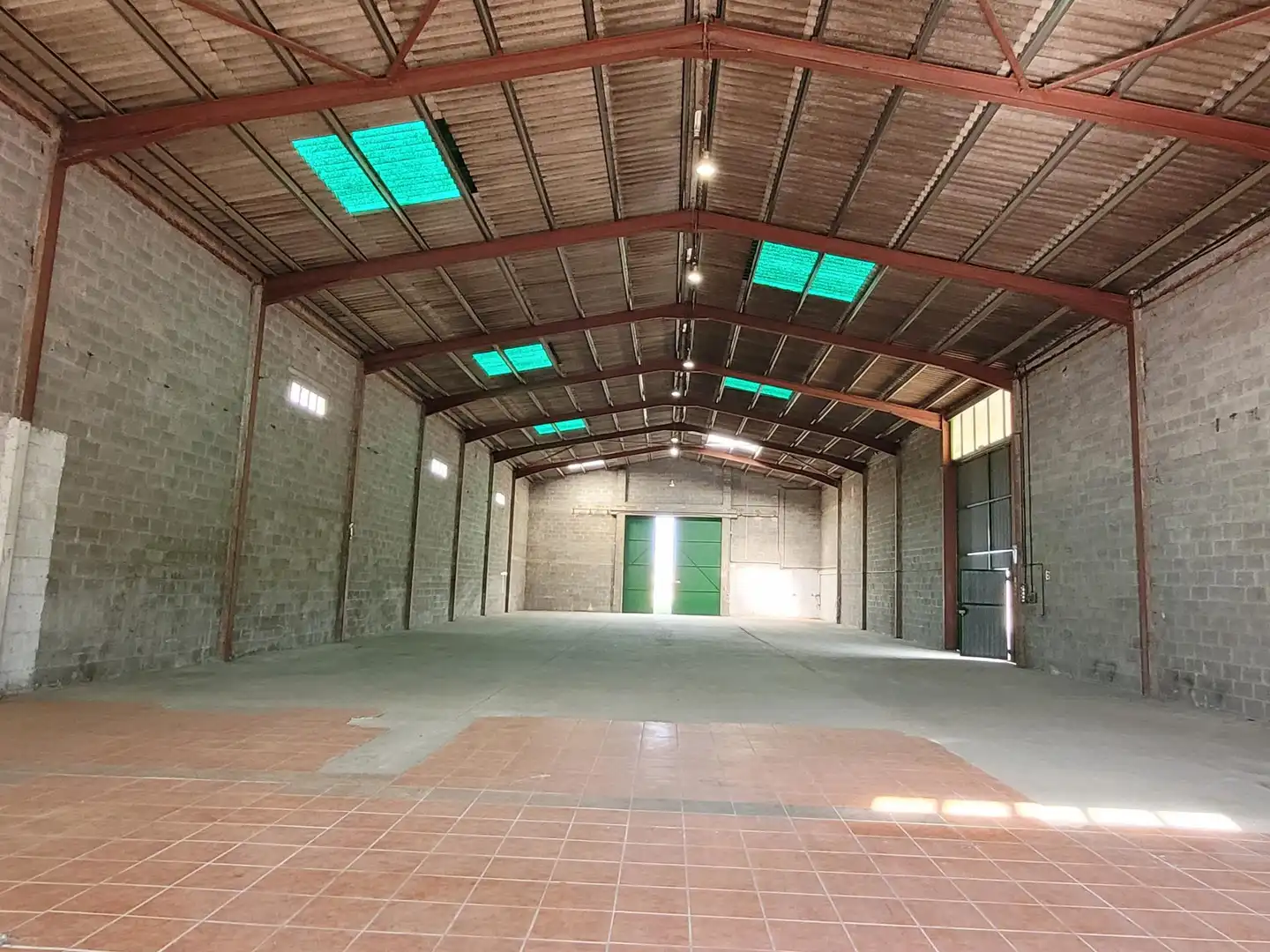 Nave industrial de alquiler en Bell-lloc d'Urgell