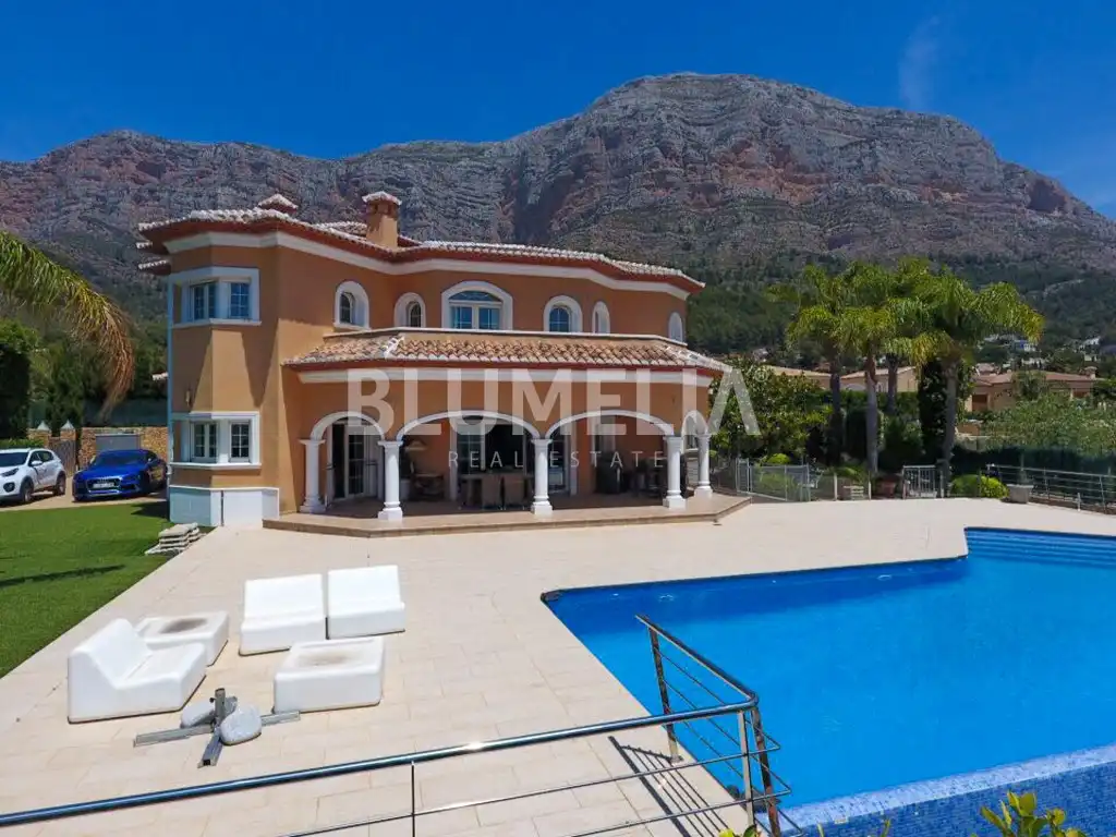 House with pool for sale in Calle Pic De La Batalla, imagen 7