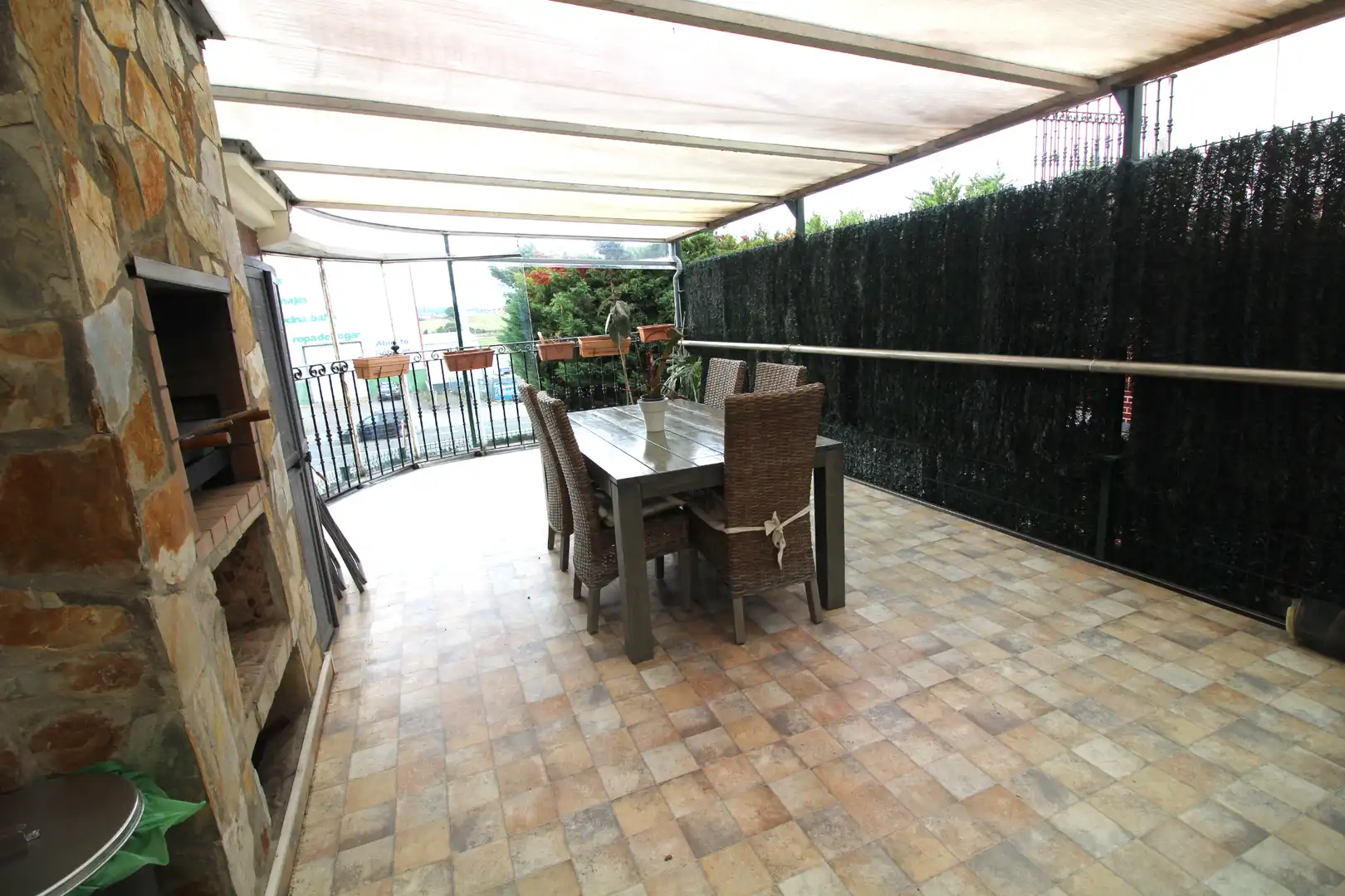 Terrassa de Casa o xalet en venda en Santa Cruz de Bezana amb Calefacció, Jardí privat i Terrassa