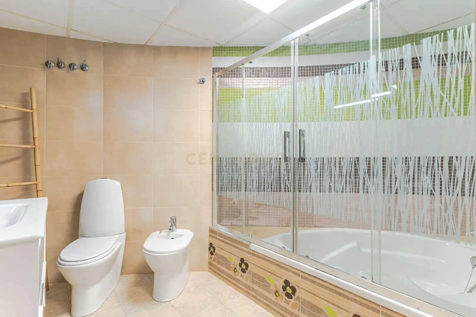 Baño de Casa o chalet en venta en Motril con Aire acondicionado, Jardín privado y Trastero