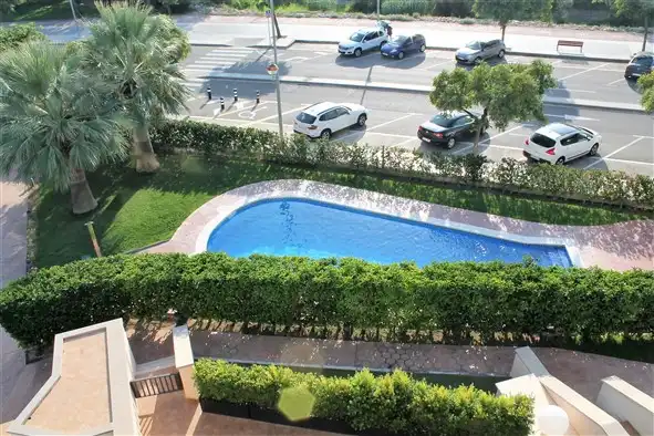 Schwimmbecken von Dachboden zur Miete in Cambrils mit Klimaanlage, Terrasse und Möbliert