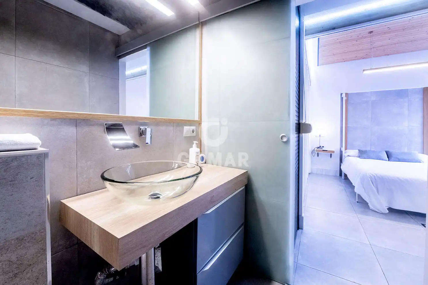 Bathroom of Flat for sale in Sevilla  with Heating, Swimming Pool and Furnished