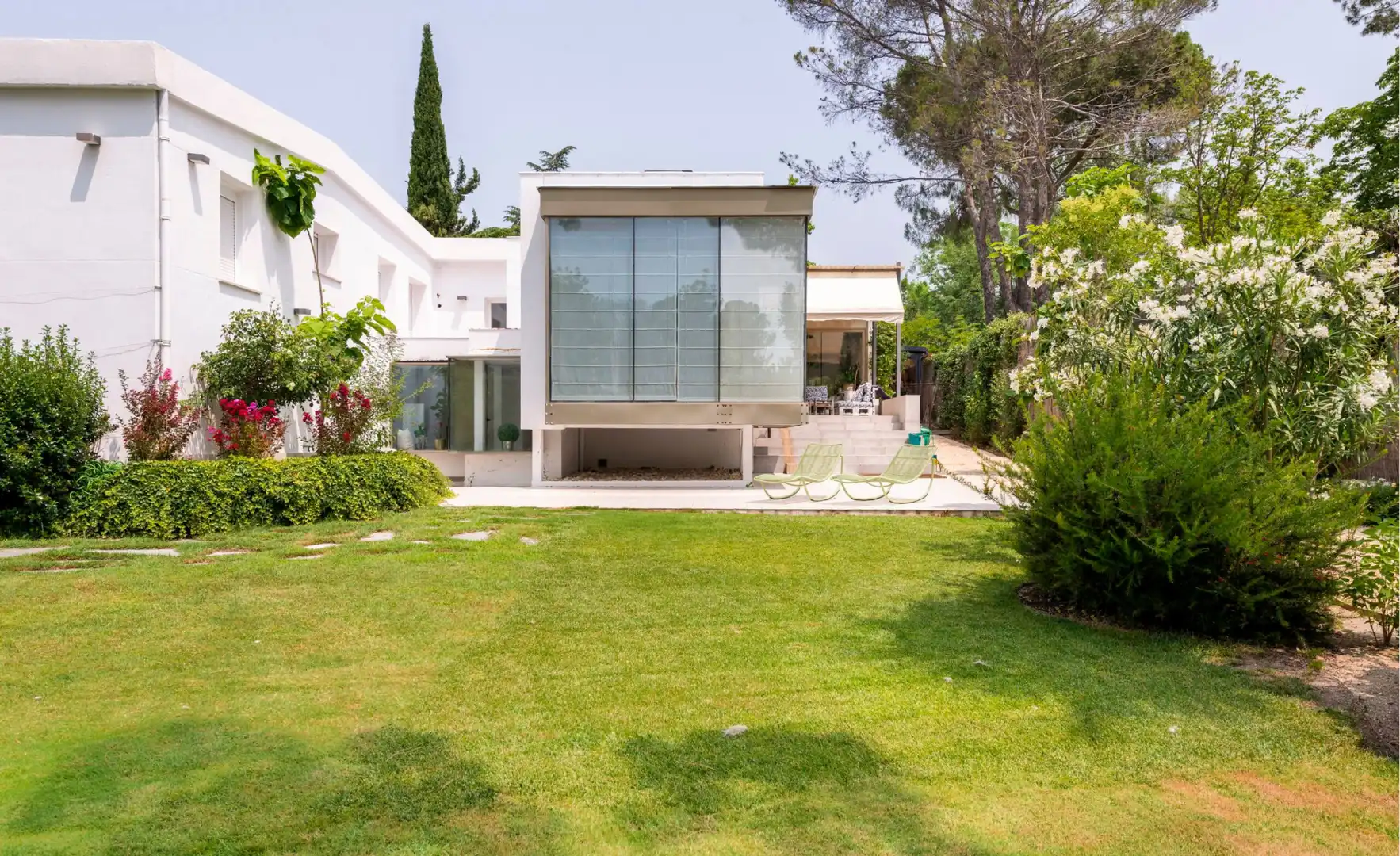 Vista exterior de Casa o chalet en venta en Pozuelo de Alarcón con Aire acondicionado, Calefacción y Jardín privado