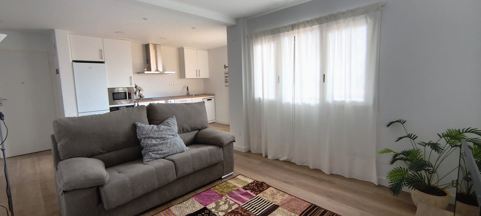 Sala d'estar de Planta baixa de lloguer en Santander amb Calefacció, Jardí privat i Moblat