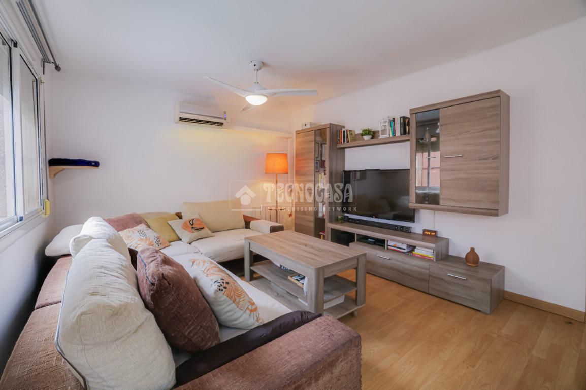 Sala d'estar de Pis en venda en Sant Boi de Llobregat amb Aire condicionat i Calefacció