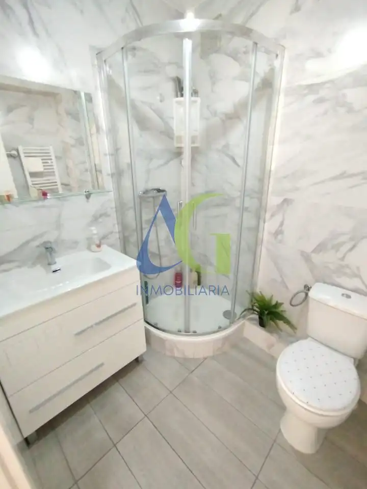 Badezimmer von Wohnung zum Verkauf in León Capital  mit Heizung, Parkett und Abstellraum