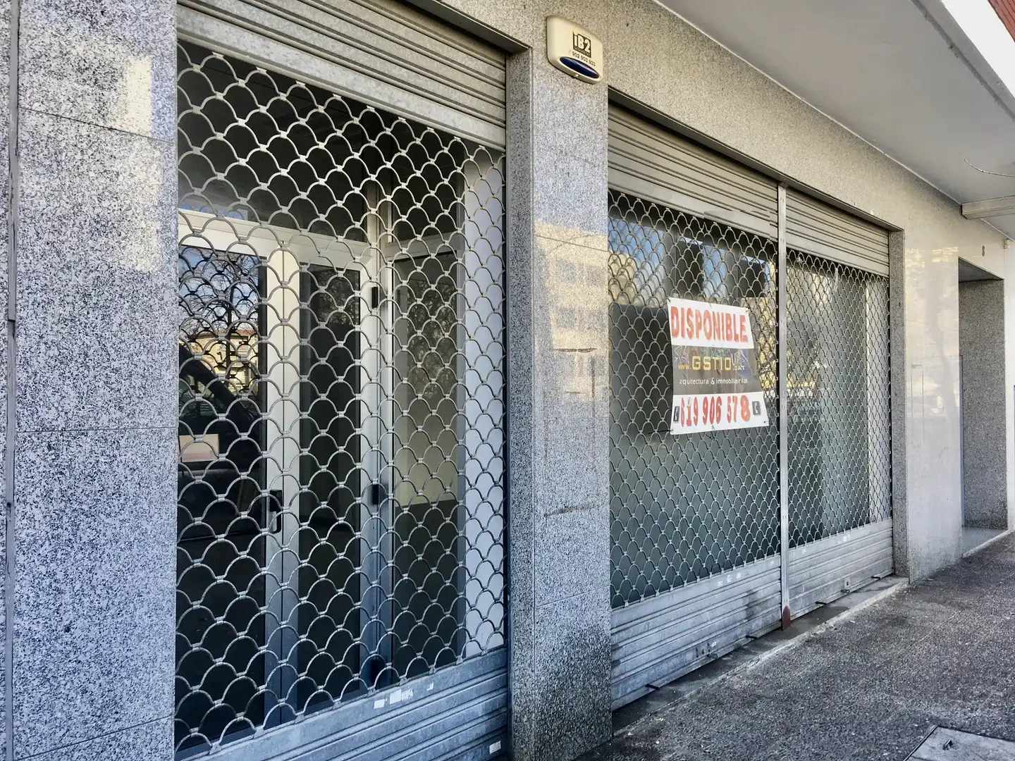 Local en venda a Carrer Salvador Dabau i Caussa, 8, Sant Narcís