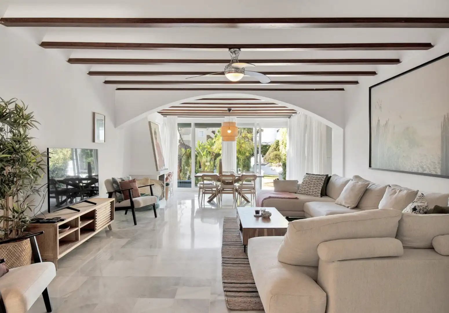 Sala de estar de Casa adosada en venta en Marbella con Aire acondicionado, Jardín privado y Terraza