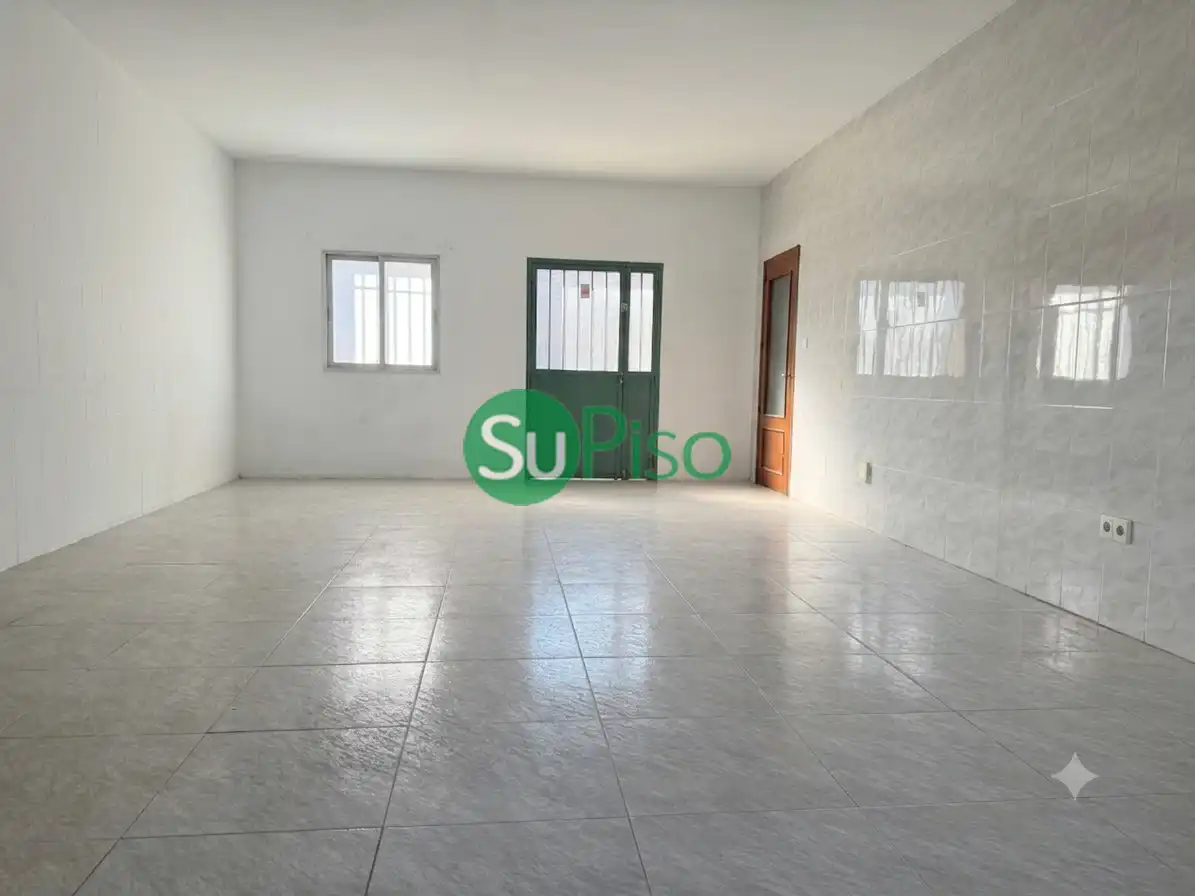 Business premises for sale in Barrio Estación 10, imagen 2