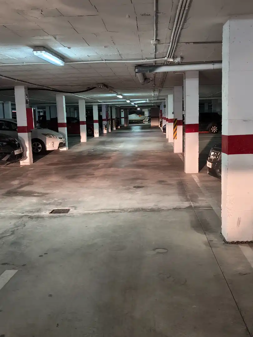 Parkplatz von Wohnung zum Verkauf in La Manga del Mar Menor mit Klimaanlage, Heizung und Privatgarten