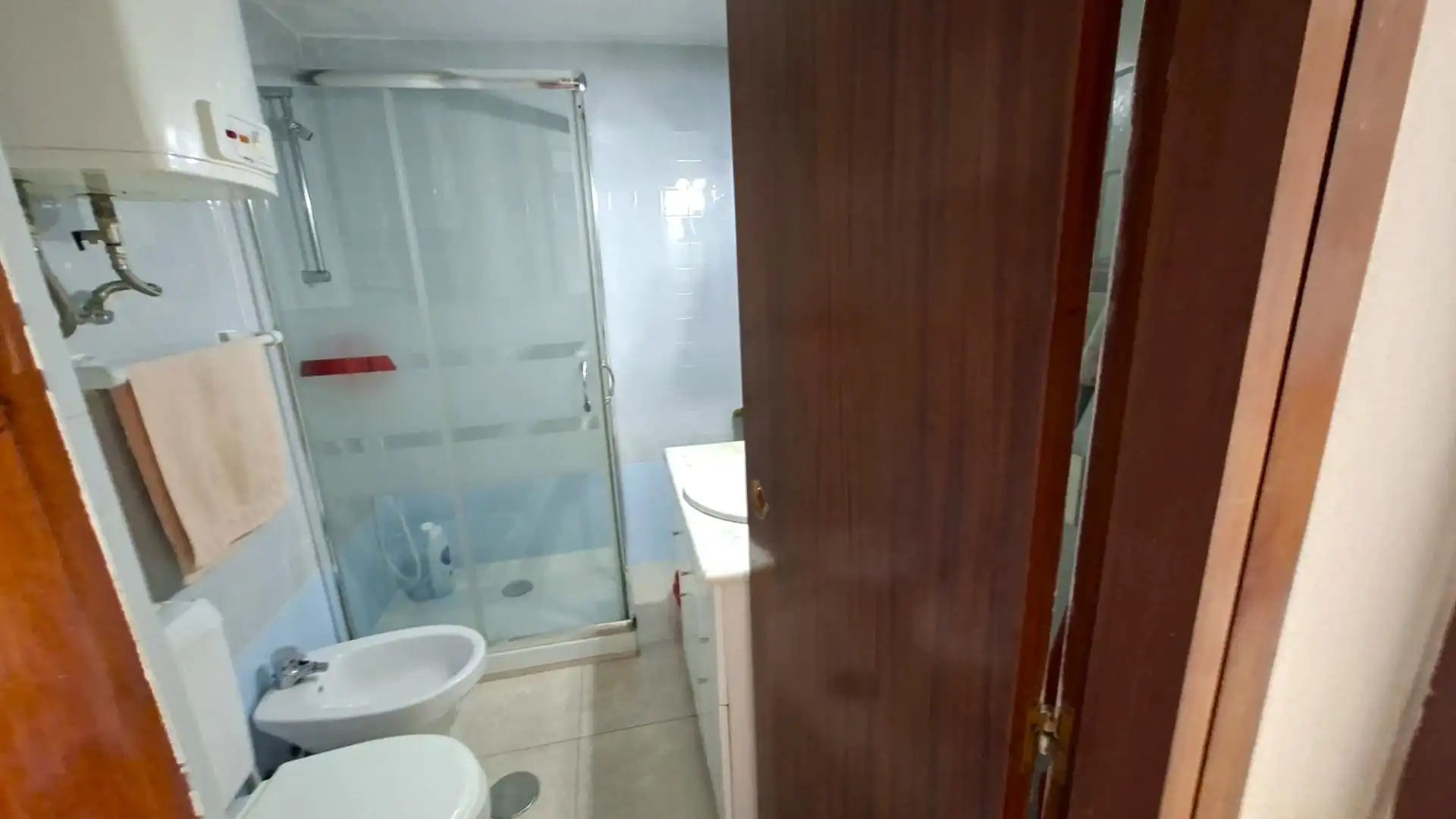 Baño de Apartamento en venta en Benidorm con Jardín privado, Amueblado y Piscina comunitaria