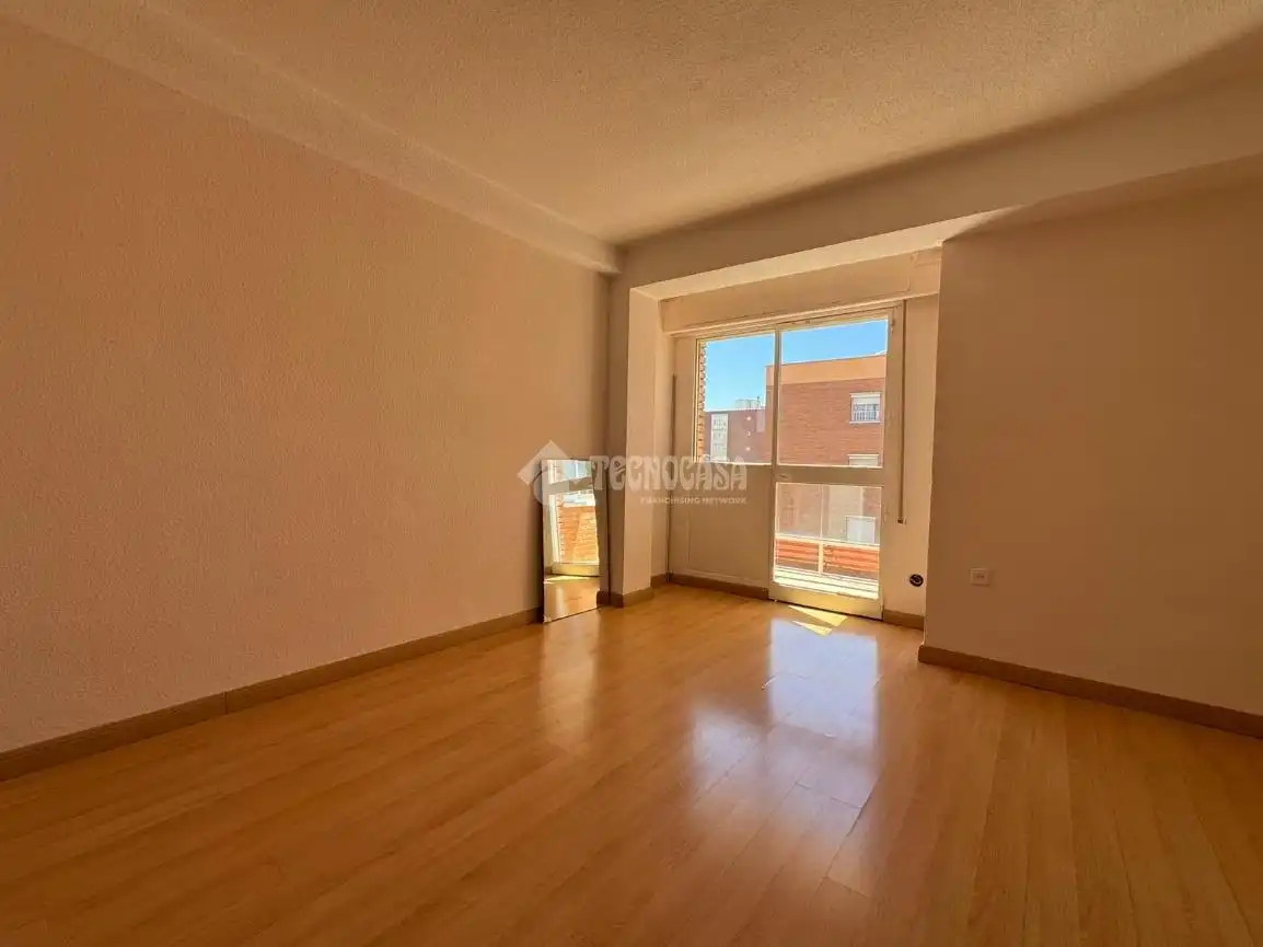 Habitación de Piso en venta en Madrid con Terraza y Balcón