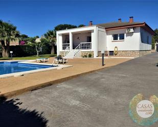 Vista exterior de Casa o xalet en venda en L'Ametlla de Mar  amb Aire condicionat i Piscina