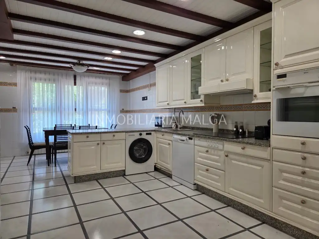 Cuina de Casa o xalet en venda en Colunga amb Calefacció, Jardí privat i Parquet