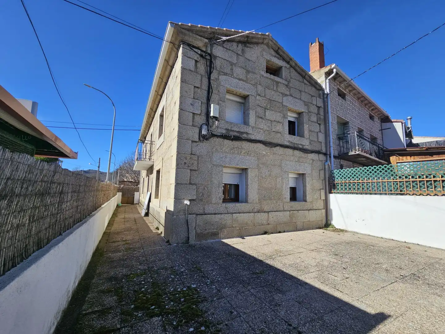 Vista exterior de Casa o xalet en venda en Navarredondilla amb Traster i Moblat