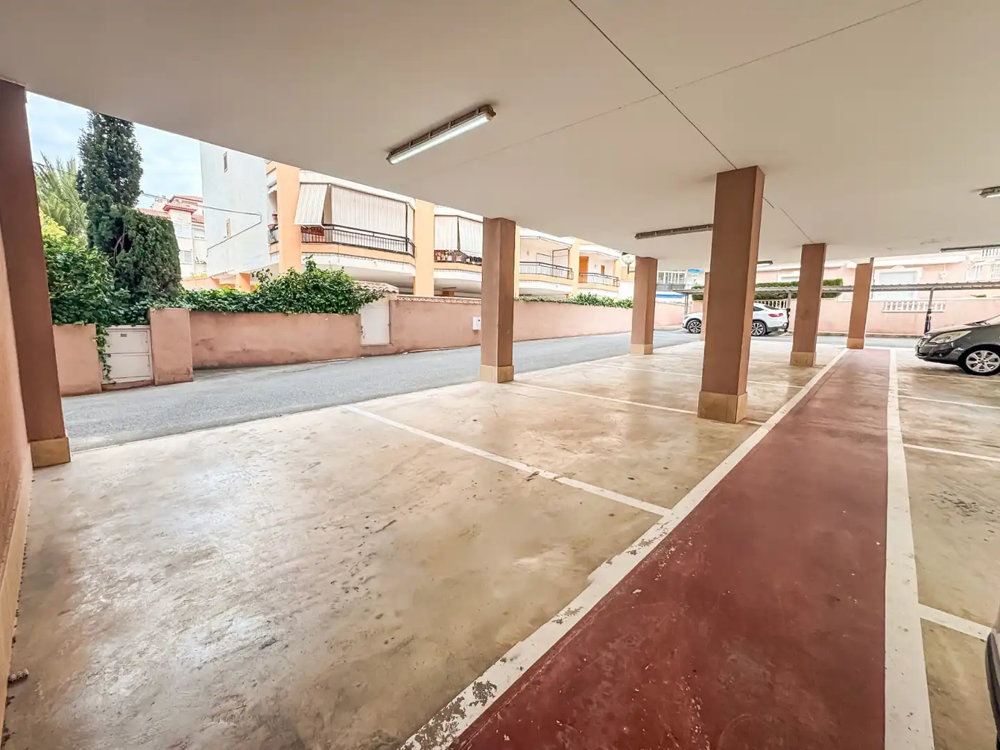 Parking de Apartamento de alquiler en Santa Pola con Terraza, Piscina y Amueblado