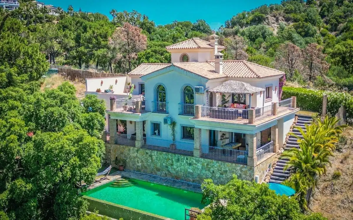 House with pool for sale in Estepona Pueblo