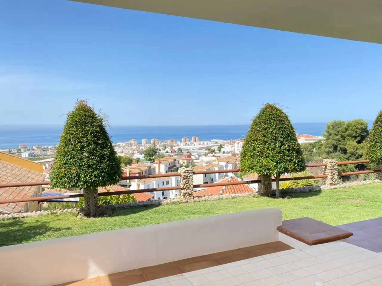 Terrassa de Casa o xalet en venda en Torrox amb Aire condicionat, Jardí privat i Traster