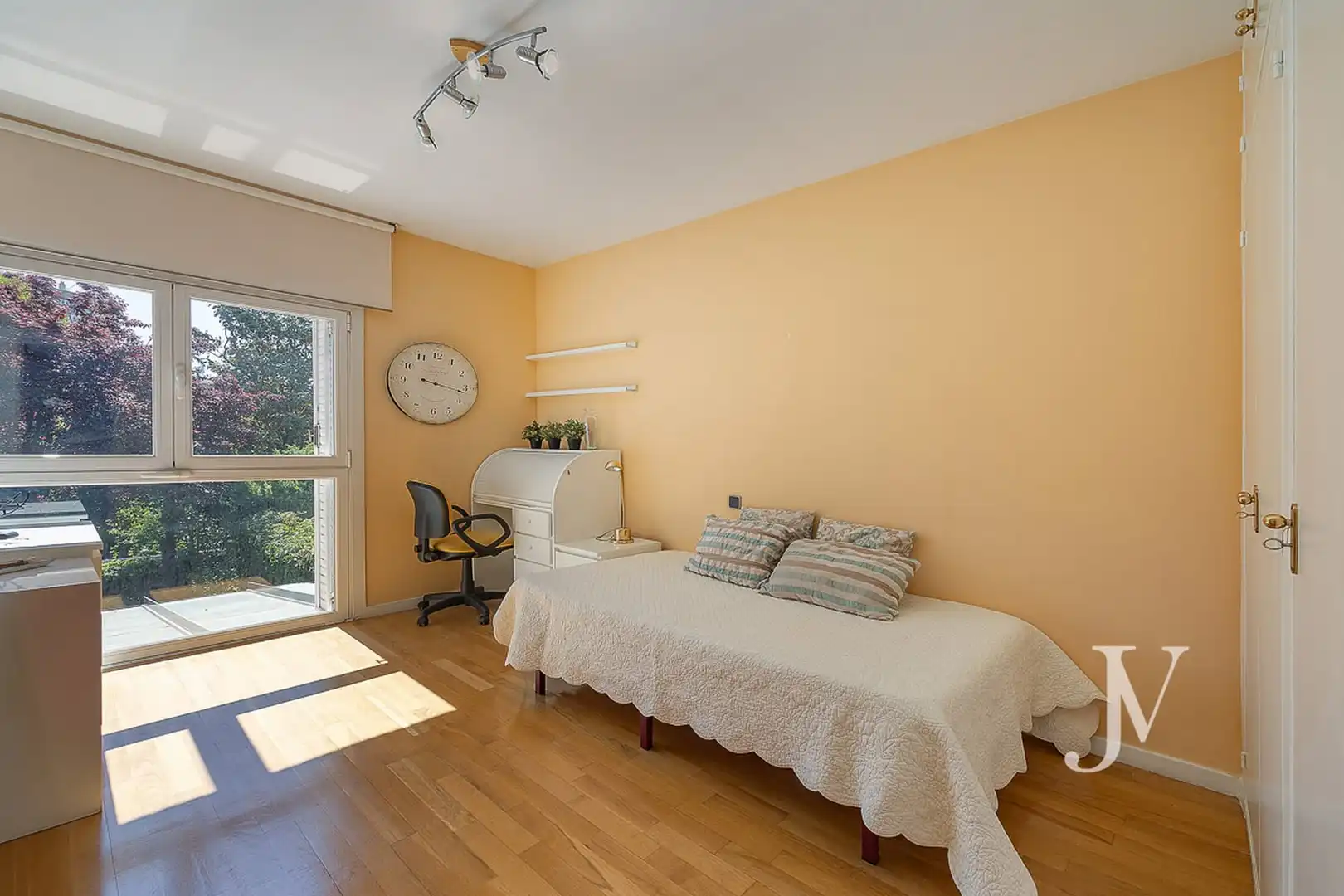 Dormitori de Casa adosada de lloguer en Madrid amb Aire condicionat, Calefacció i Jardí privat