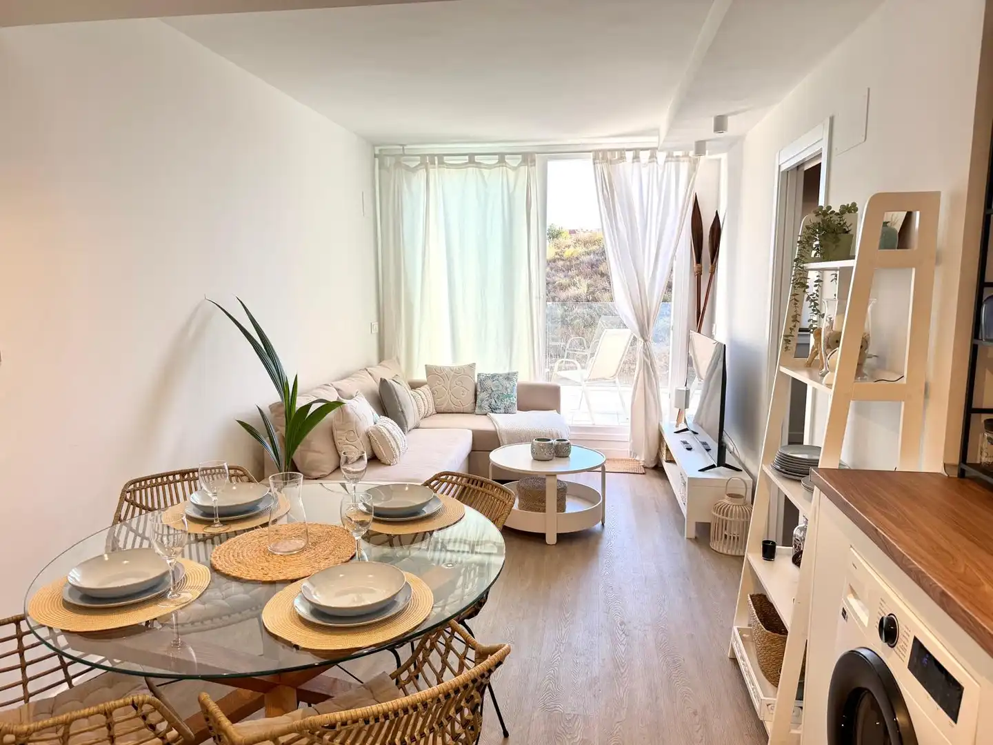Wohnzimmer von Wohnung zur Miete in Fuengirola mit Klimaanlage, Terrasse und Möbliert
