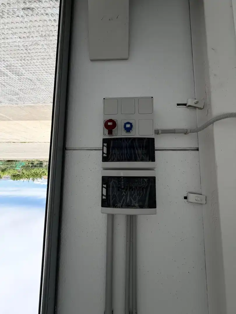 Parkplatz von Fabrikhallen zur Miete in La Zubia