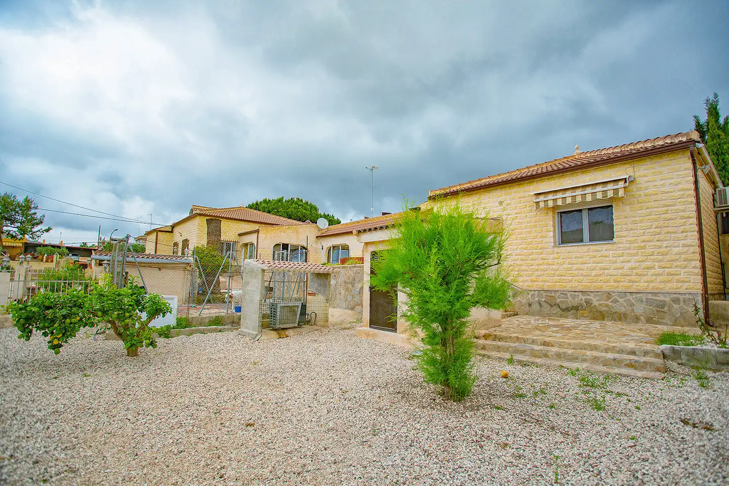 Vista exterior de Finca rústica en venta en Aspe con Aire acondicionado, Calefacción y Jardín privado