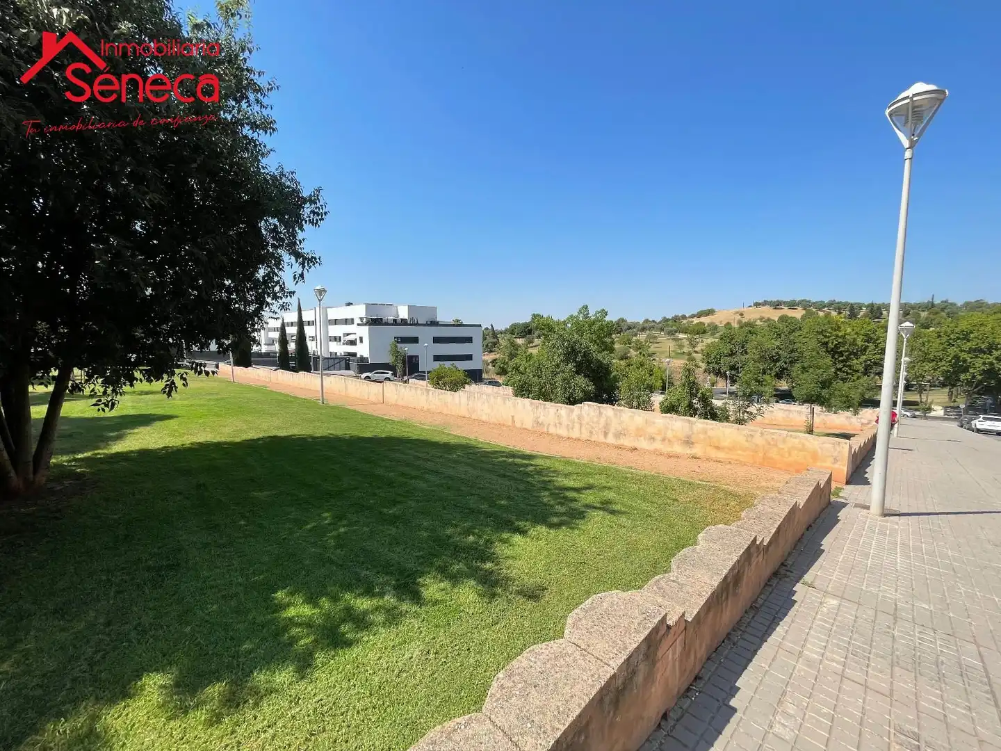 Vista exterior de Local de lloguer en Córdoba amb Aire condicionat i Moblat