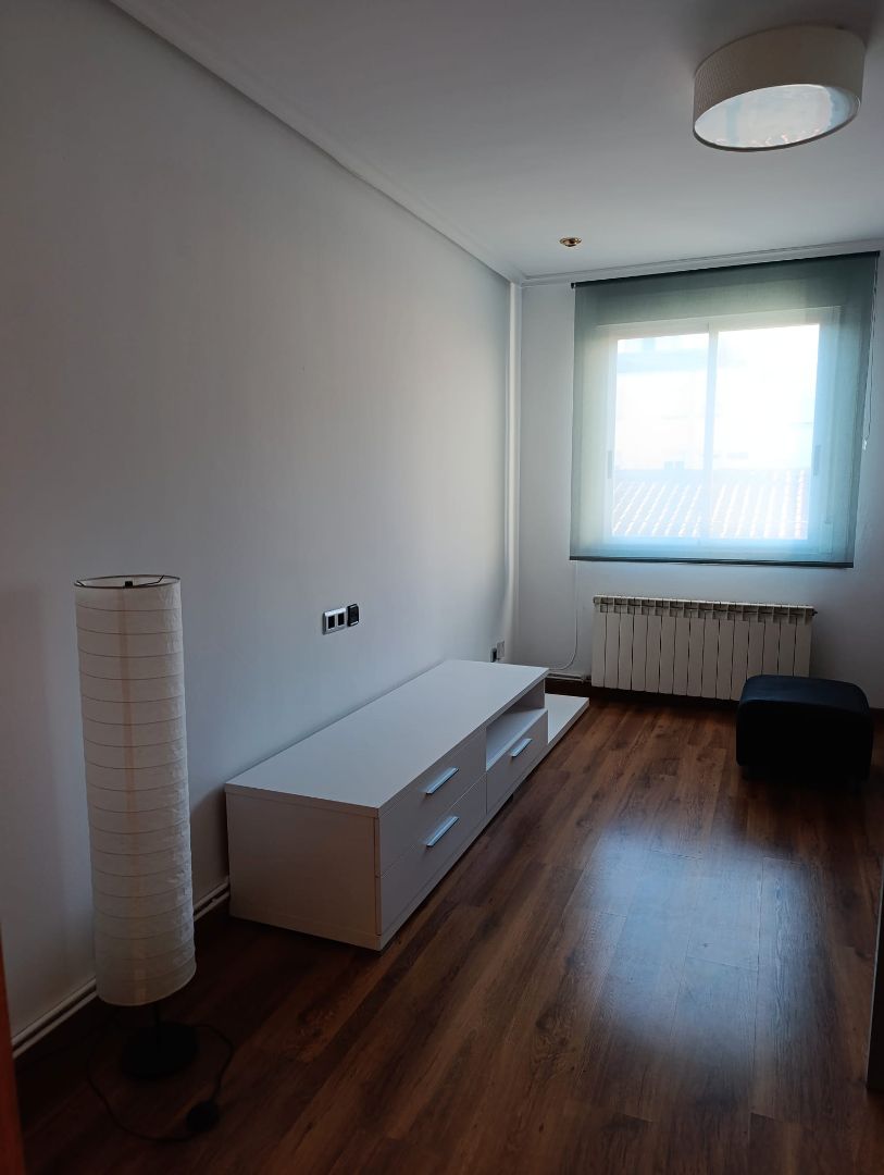 Bedroom of Flat to rent in  Zaragoza Capital  with Heating, Parquet flooring and Furnished
