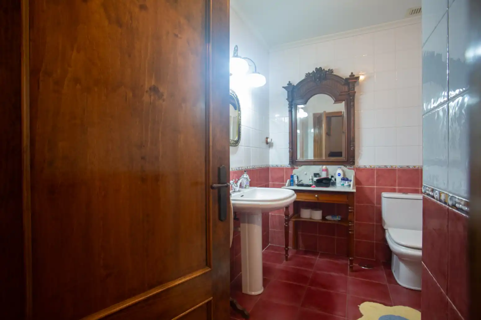 Badezimmer von Einfamilien-Reihenhaus zum Verkauf in Ruente mit Heizung, Terrasse und Balkon
