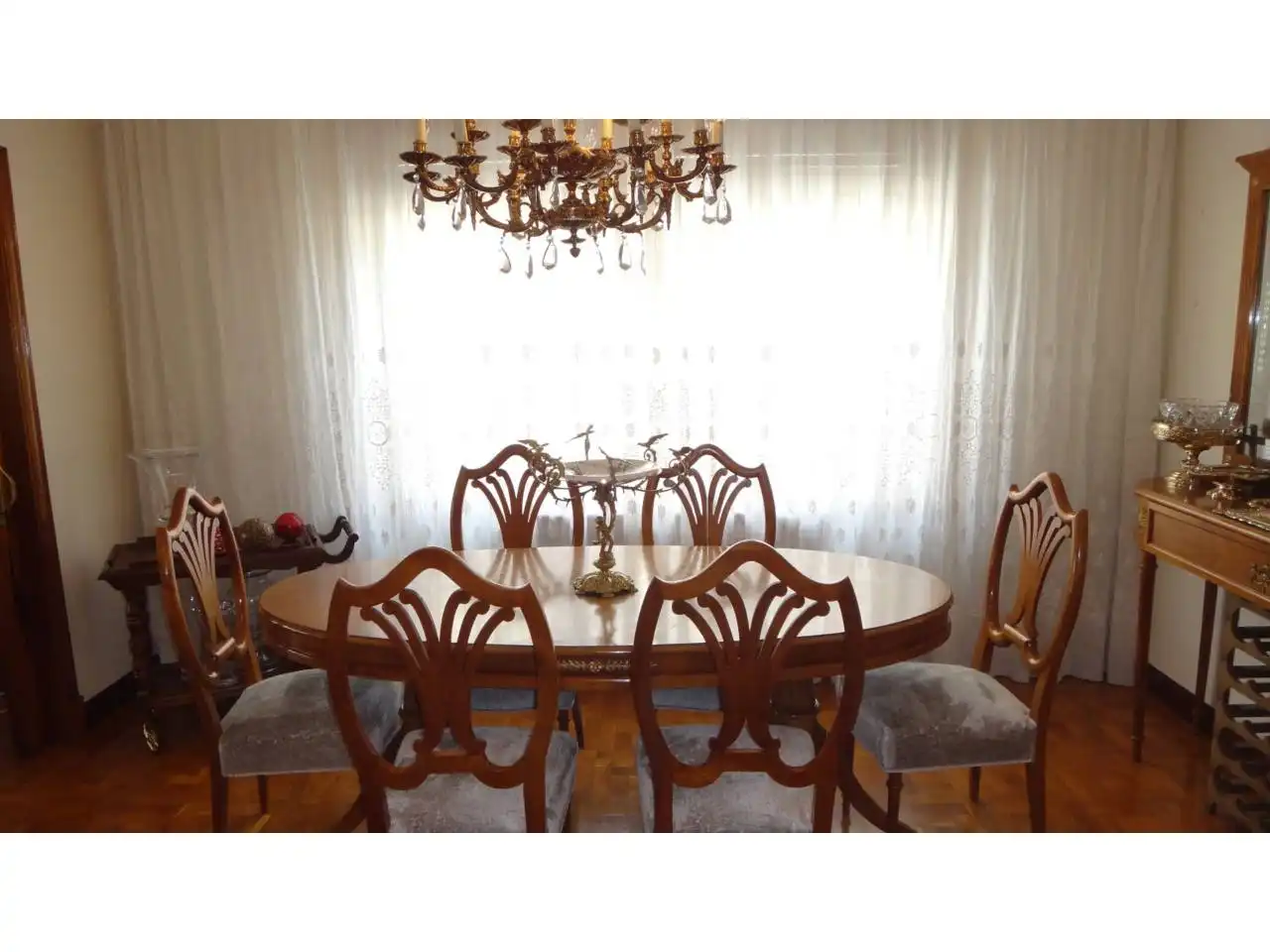 Comedor de Piso en venta en  Pamplona / Iruña con Calefacción, Parquet y Trastero