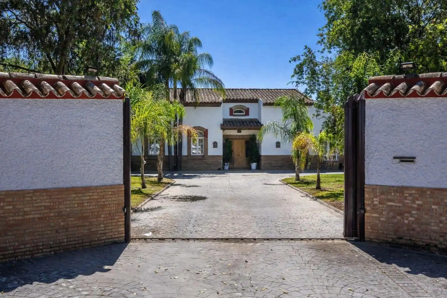 Exterior view of Houses for sale in Jerez de la Frontera  with Air Conditioner, Private garden and Terrace