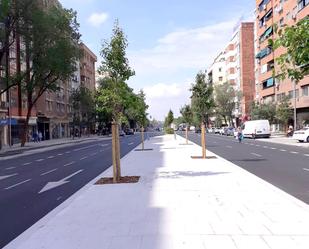Vista exterior de Local en venda en  Madrid Capital amb Aire condicionat