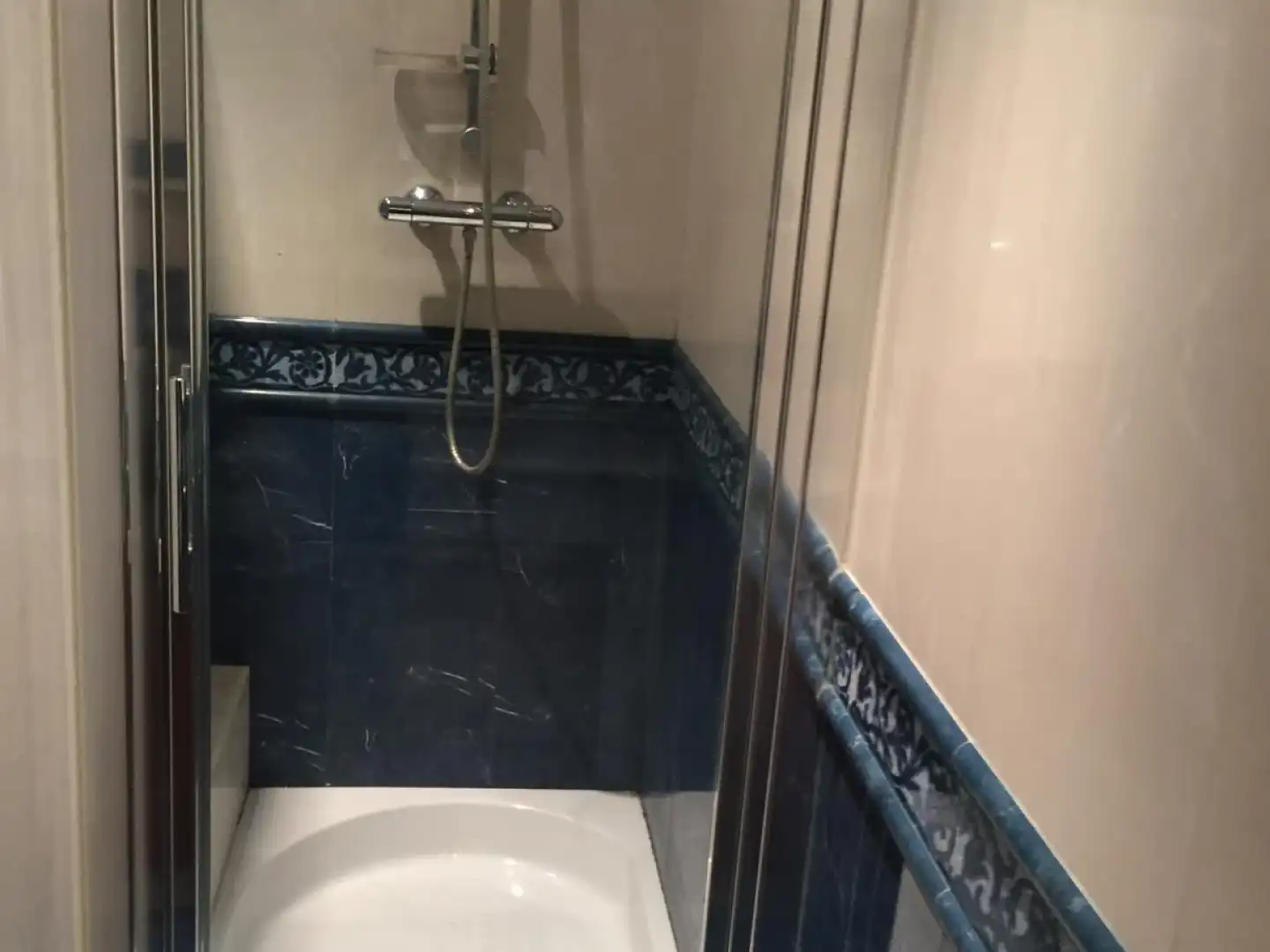 Baño de Piso de alquiler en Vilagarcía de Arousa con Calefacción, Amueblado y Horno