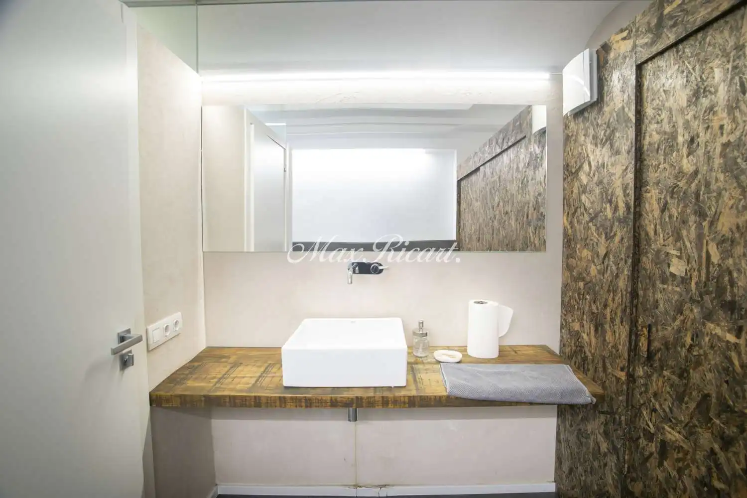 Badezimmer von Büro zur Miete in Barcelona mit Klimaanlage, Heizung und Terrasse