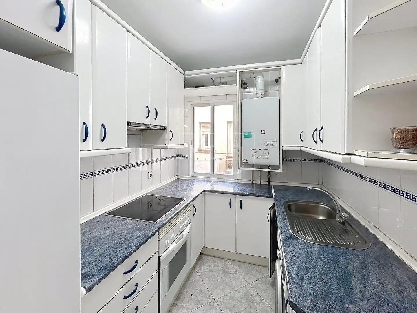 Kitchen of Flat for sale in Madrid  with Heating, Terrace and Balcony