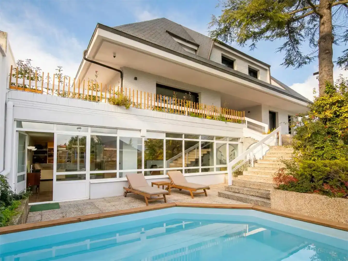 Vista exterior de Casa o xalet en venda en Vitoria - Gasteiz amb Aire condicionat i Balcó