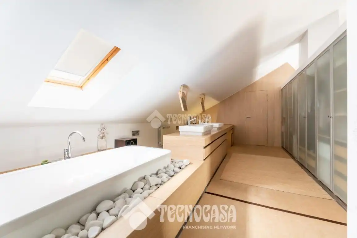 Bathroom of Flat for sale in Las Rozas de Madrid  with Storage room and Community pool