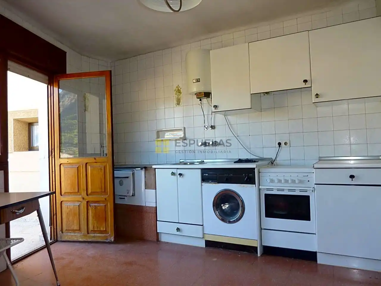 Cuina de Casa adosada en venda en Arnedillo amb Calefacció, Terrassa i Balcó
